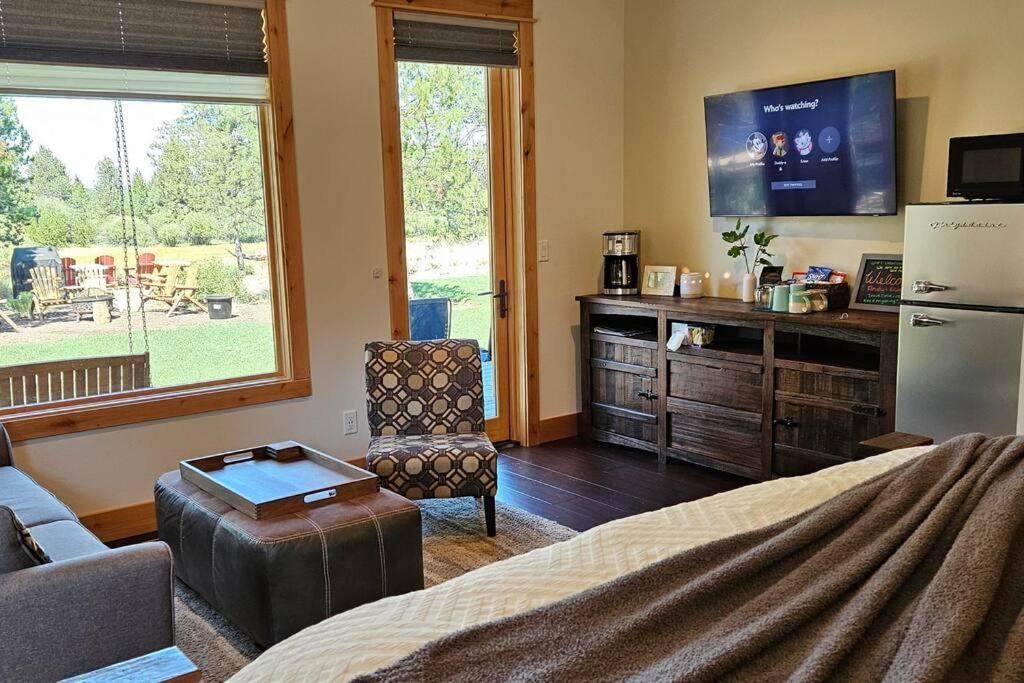 Beautiful Riverfront Near Mt Bachelor With Hot Tub Bend Exterior foto
