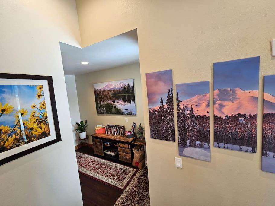 Beautiful Riverfront Near Mt Bachelor With Hot Tub Bend Exterior foto
