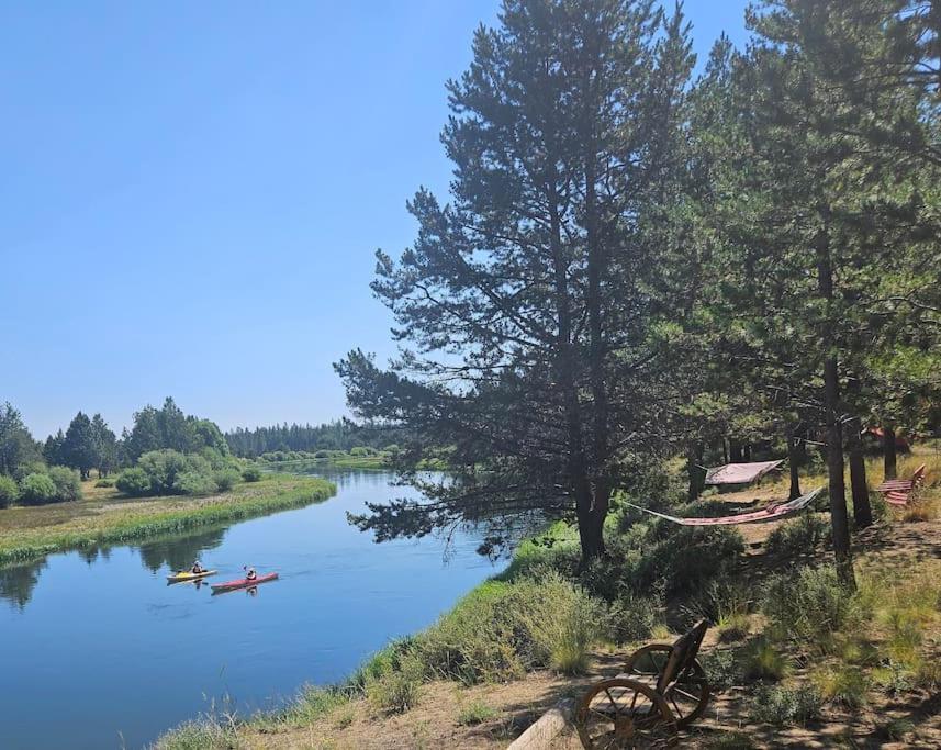 Beautiful Riverfront Near Mt Bachelor With Hot Tub Bend Exterior foto